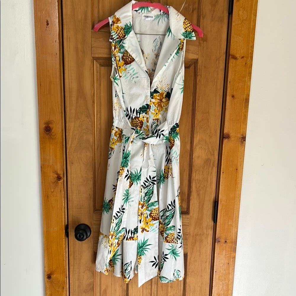 Pineapple floral Sleeveless Dress - White and Yellow. Size medium. New and never